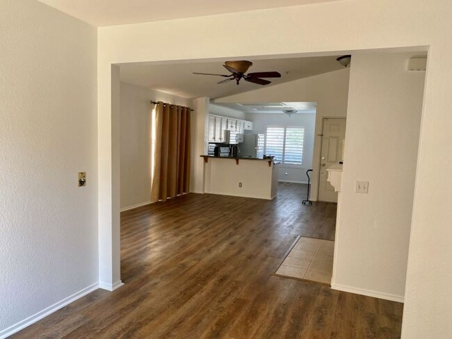 Building Photo - Beautiful Remodeled 2 Bed / 2 Bath Home in...