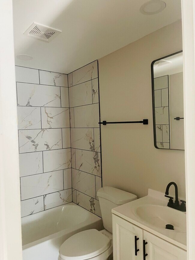Building Photo - Charming 2 beds 1 baths in Columbus!
