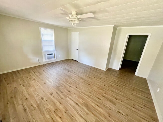 Building Photo - 1702 Bunch St