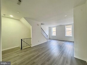 Building Photo - 1136 Mt Vernon St