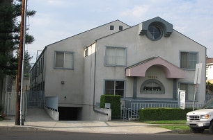 Building Photo - 10938 Moorpark St