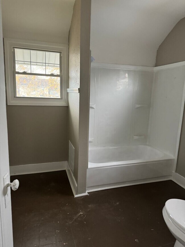 Foto del edificio - 4629 Bader Ave