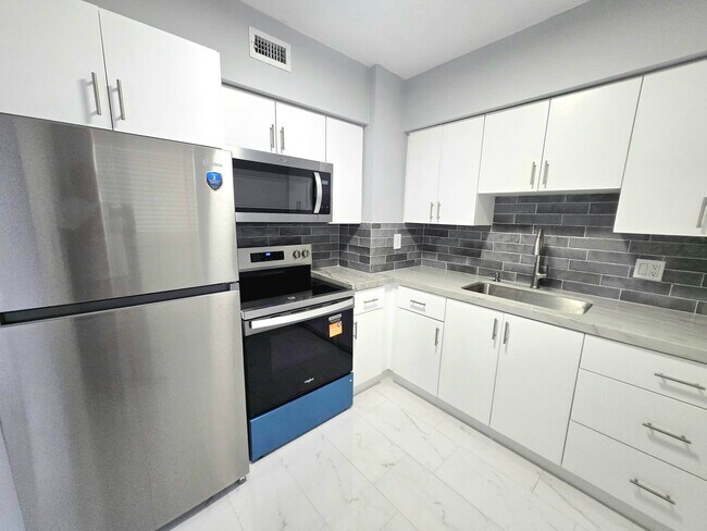 Foto del edificio - 6505 Winfield Blvd