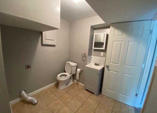 1/2 Bathroom - 3123 Thornton St NW
