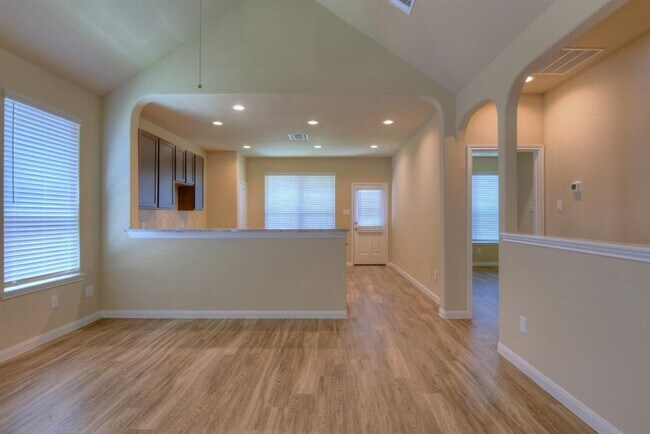 Foto del edificio - 3213 Buttercup Dr