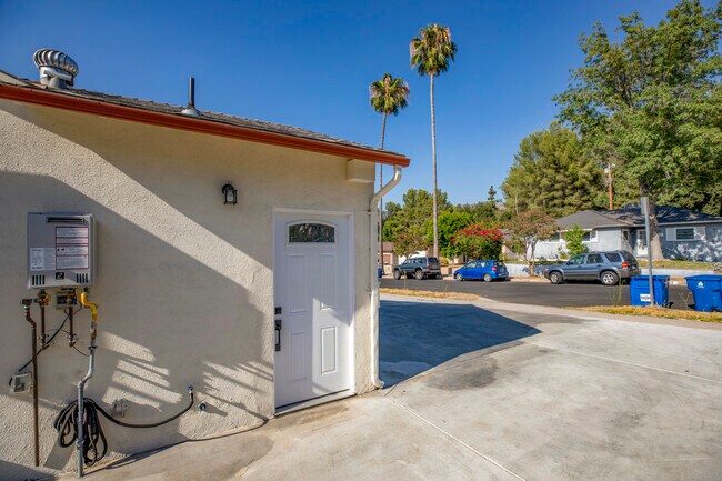 Building Photo - 11107 Whitegate Ave