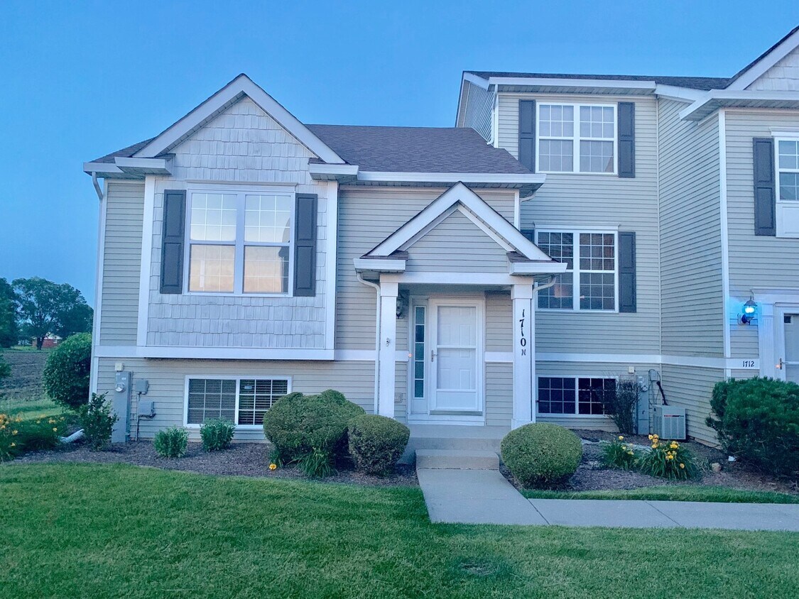 Primary Photo - 1710 Fieldstone Dr N