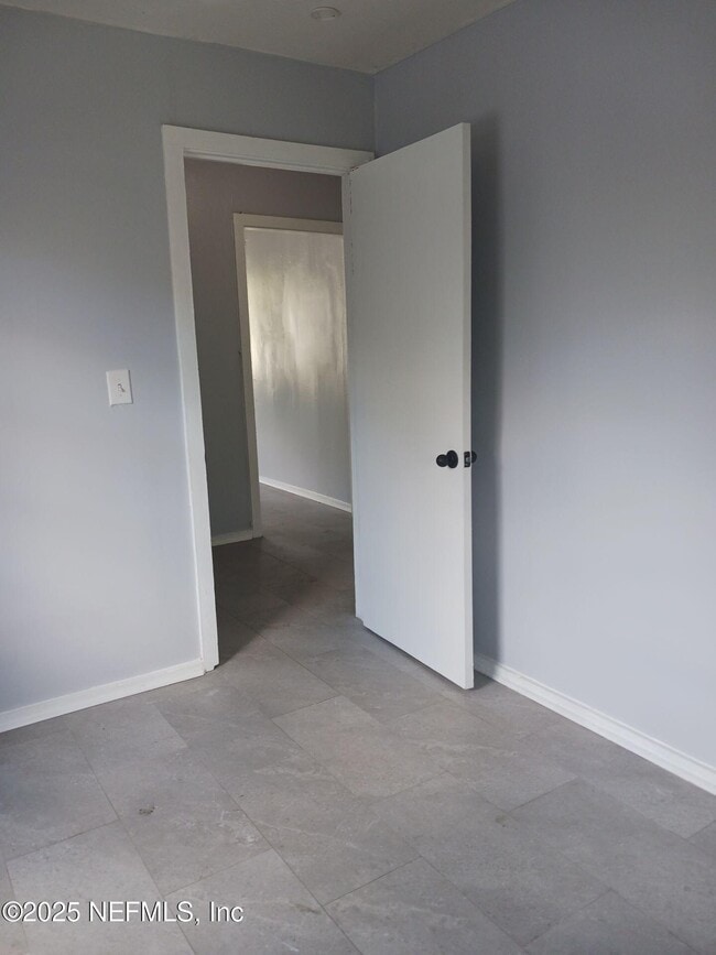 Foto del edificio - 1360 W 23rd St