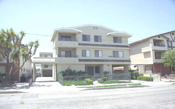 Building Photo - Villa Francisca