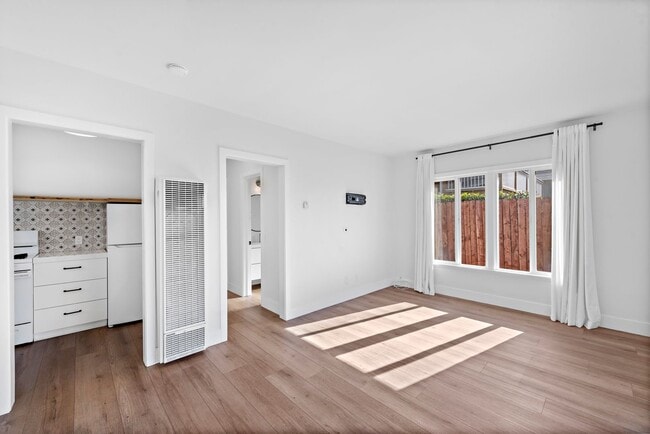 Building Photo - 108 Avenida Dolores