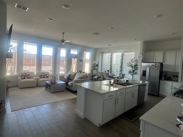 Foto del edificio - 536 Breeds Hl Rd