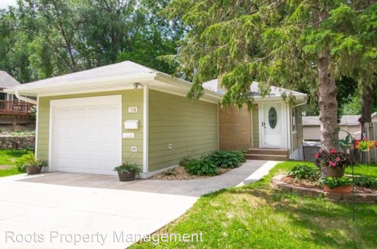 Primary Photo - 2 br, 2 bath House - 718 2nd Avenue NW