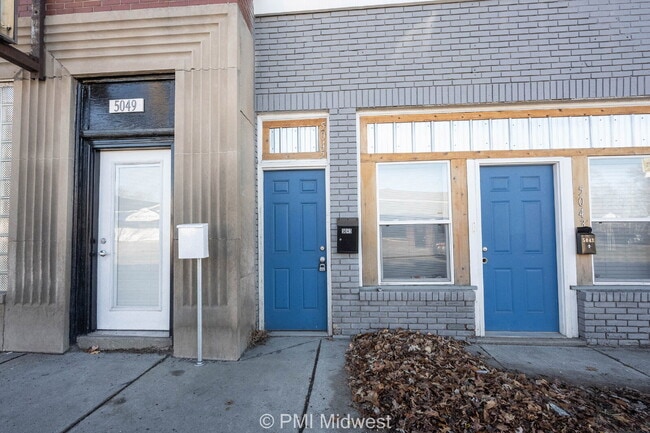 Building Photo - 5045 E 10th St