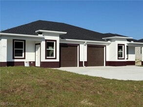 Building Photo - 832 Holmes Ave