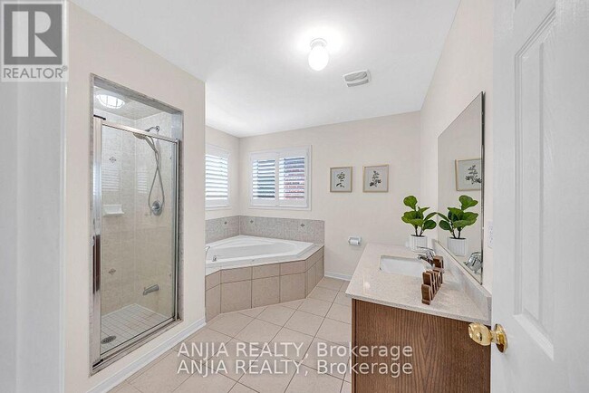 Building Photo - 34 Horn St