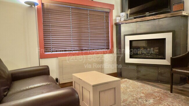 Foto del edificio - 226 Mogul Hill Rd