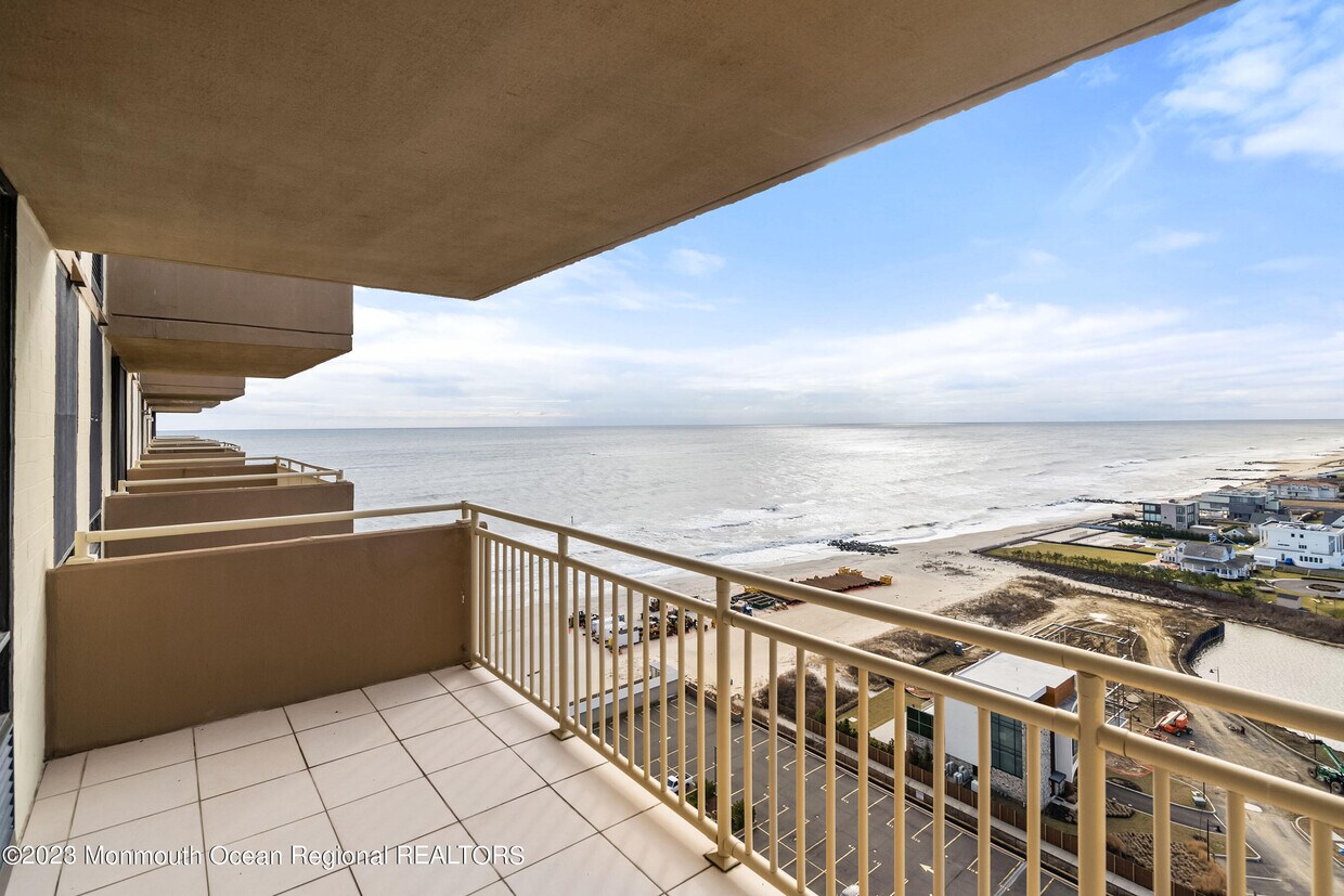 Foto principal - 787 Ocean Ave N