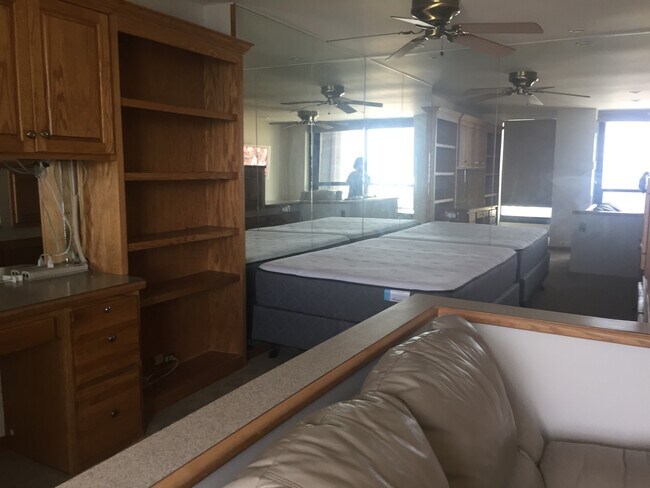 Foto del edificio - 1030 N State St