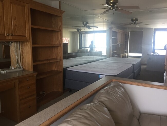 Building Photo - 1030 N State St