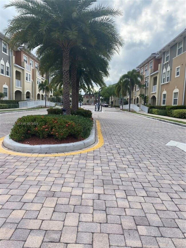 Building Photo - 8800 NW 107 Ct