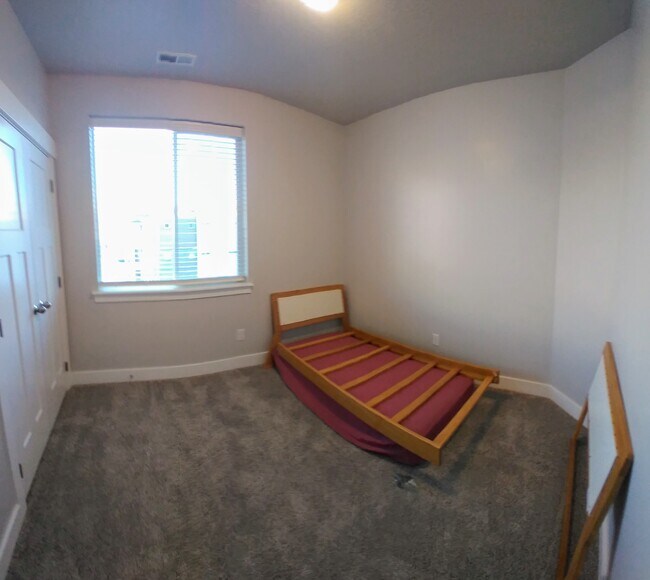 Building Photo - 787 N 380 W
