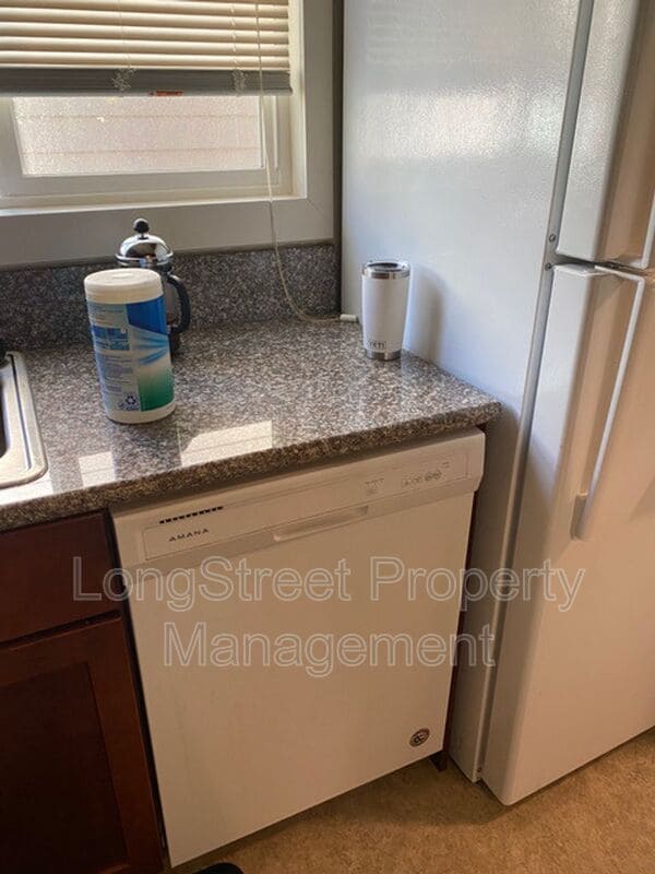 Building Photo - 654 SW 7th St