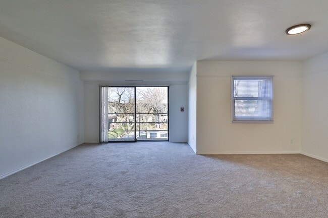 Building Photo - Crow's Nest Apartments