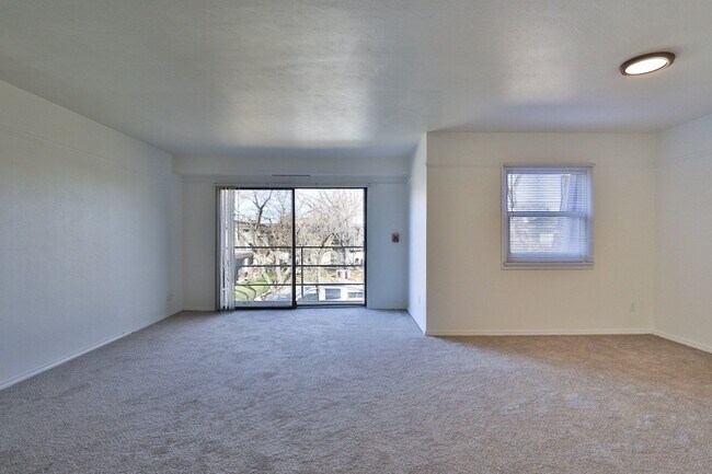 Foto del edificio - Crow's Nest Apartments