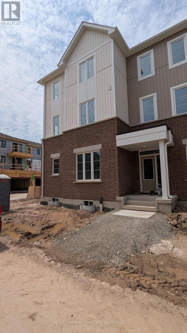 Building Photo - 1478 Rutland Cres
