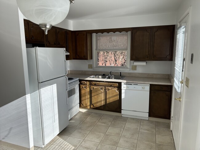 Kitchen - 1430 W Ash St