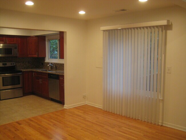Building Photo - 437 Ferndale Ct