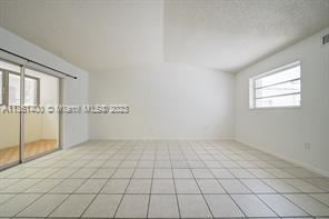 Foto del edificio - 3 br, 2.5 bath House - 8825 Harding Ave # 2