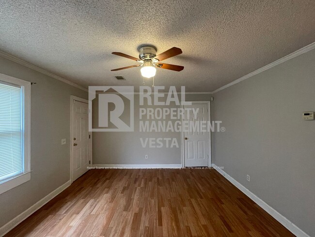 Building Photo - 3163 Highpoint Dr