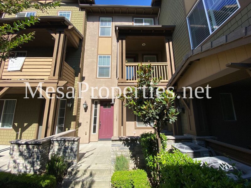 Primary Photo - 715 S Azusa Ave