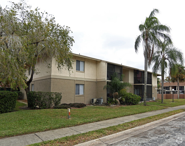 Primary Photo - Lake Starcrest Village Apartments