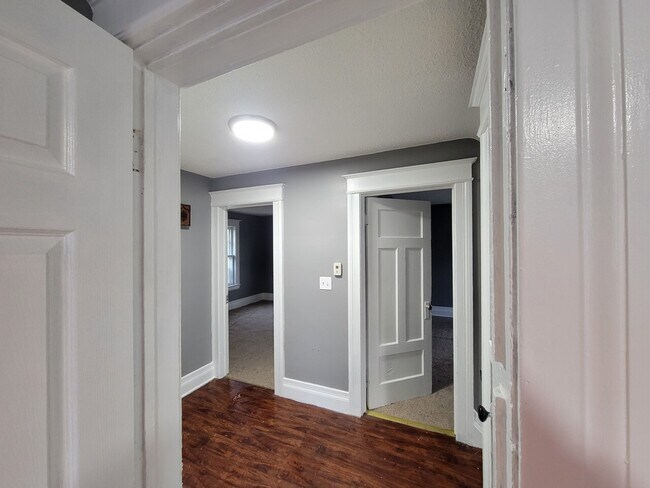 Building Photo - 1142 N Goodman St