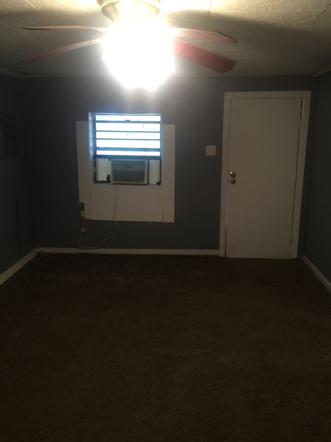 Building Photo - 446 Helms Rd