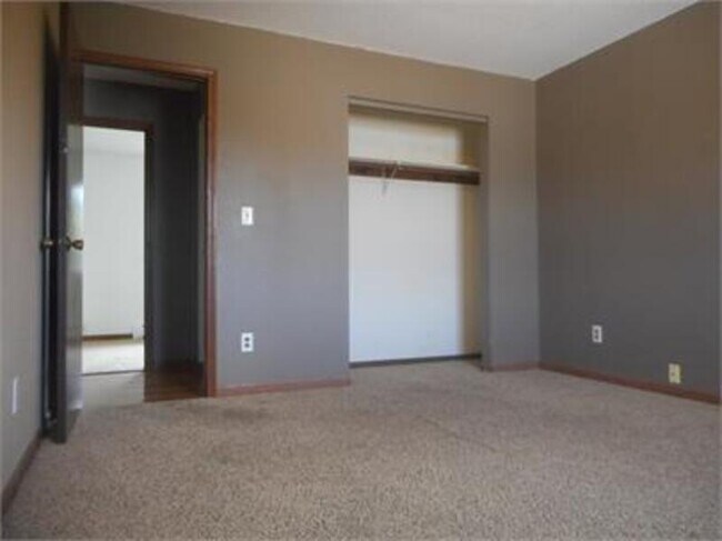 Building Photo - 4451 Vasey Ave