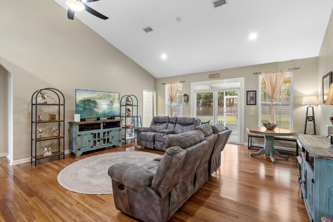 Foto del edificio - 10715 Sycamore Ridge Ln
