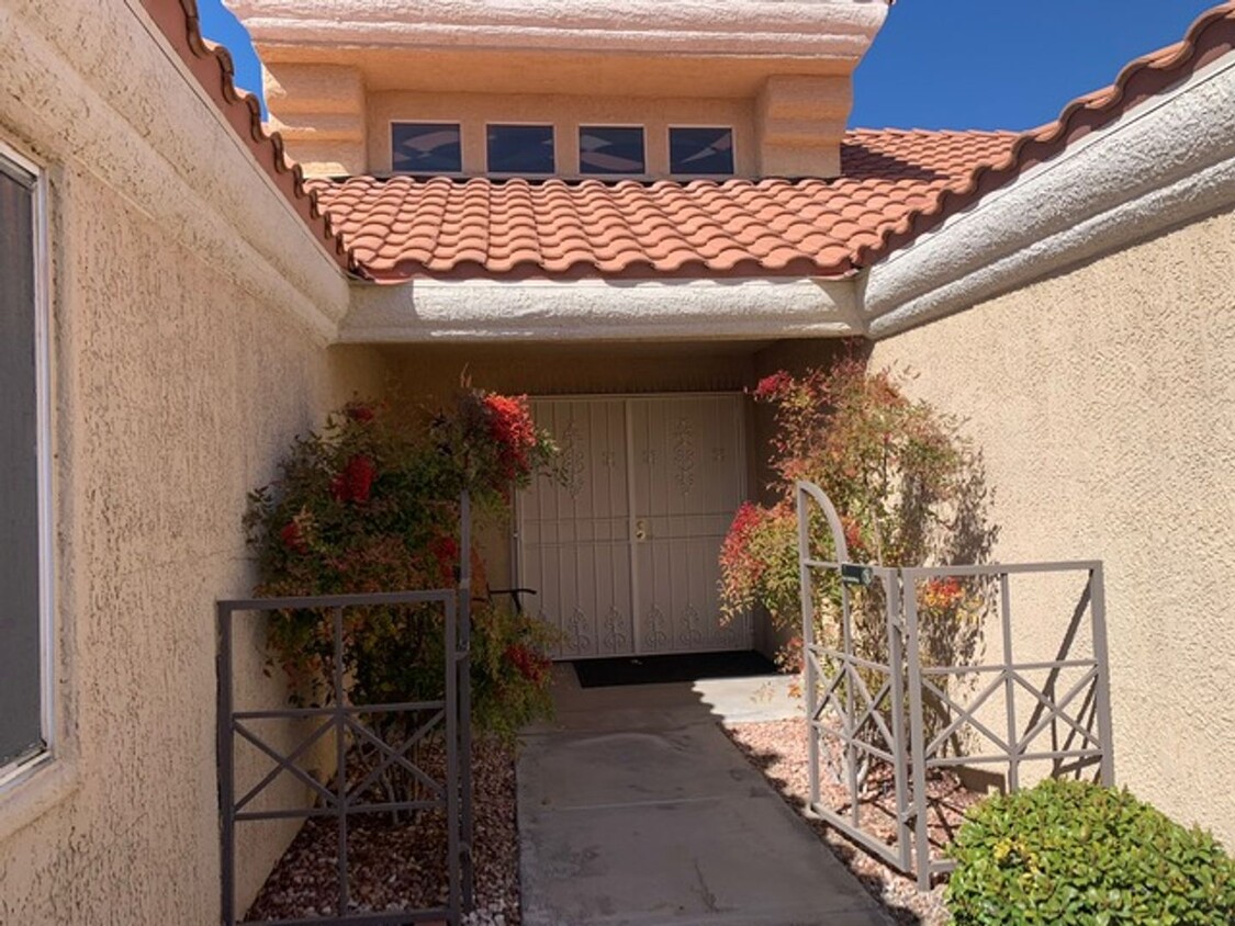 Foto principal - 3 Bedroom Sun City Summerlin Home on the G...