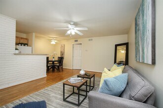 Building Photo - 2208 Morse St