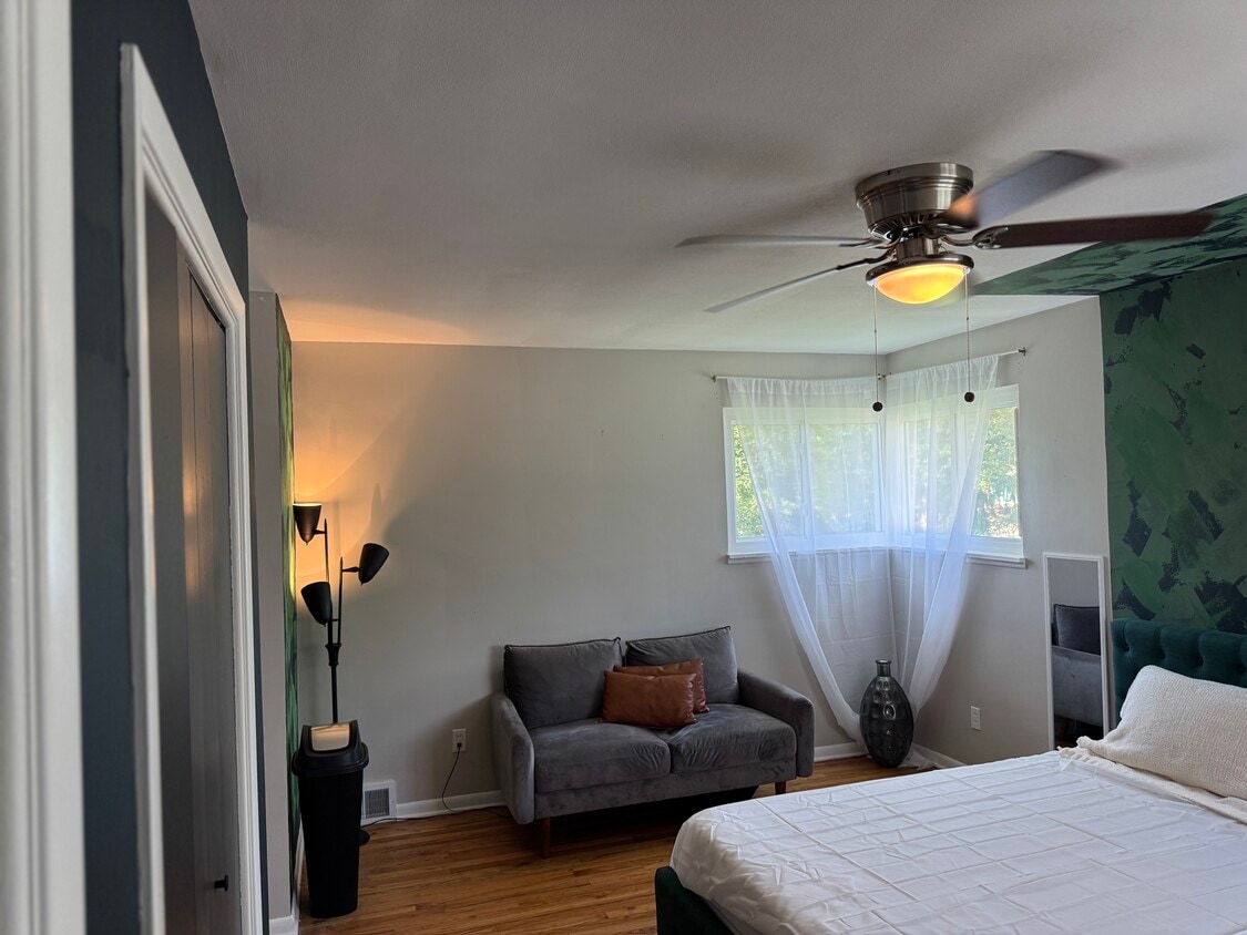 Foto principal - 3012 Ludlow Rd
