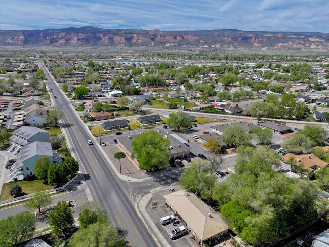 Building Photo - Modern 2 bed, 1.5 bath apartment in Fruita
