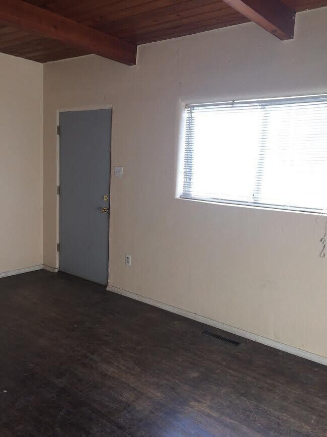 Foto del edificio - 2105 St Cyr Ave SE