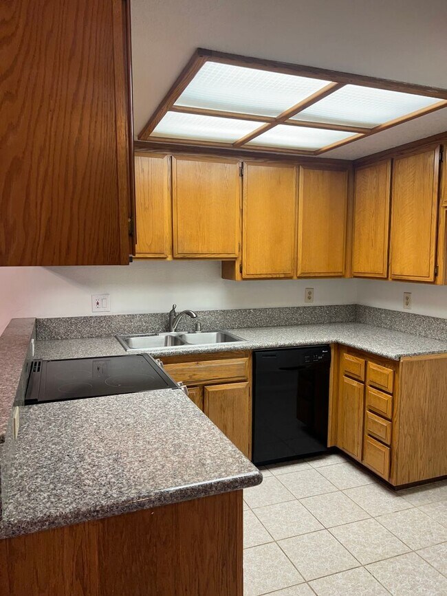 Building Photo - SPACIOUS 2 BEDROOM CONDO - BOTH HAVE ENSUITES!
