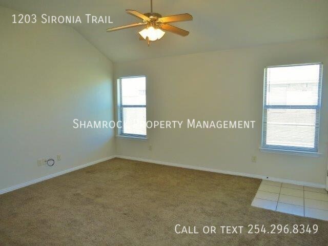 Building Photo - Great Location off Hwy 84