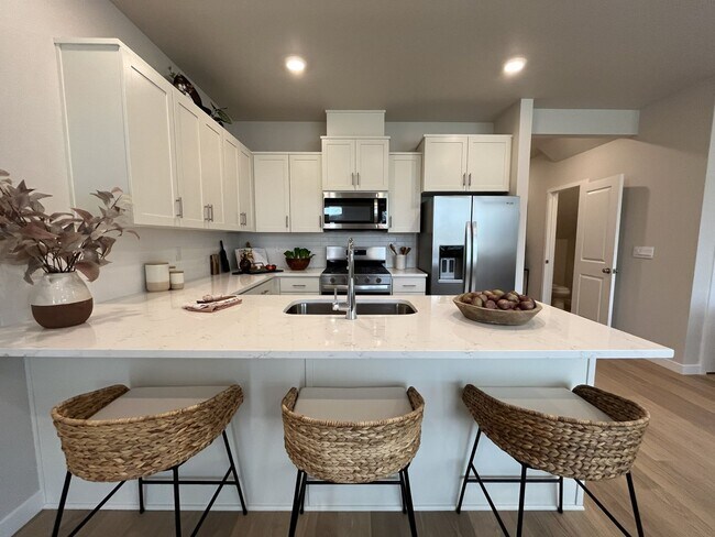 Foto del edificio - Coming Soon!! Bright New 3BD Home with Modern Kitchen & Bright Living Spaces