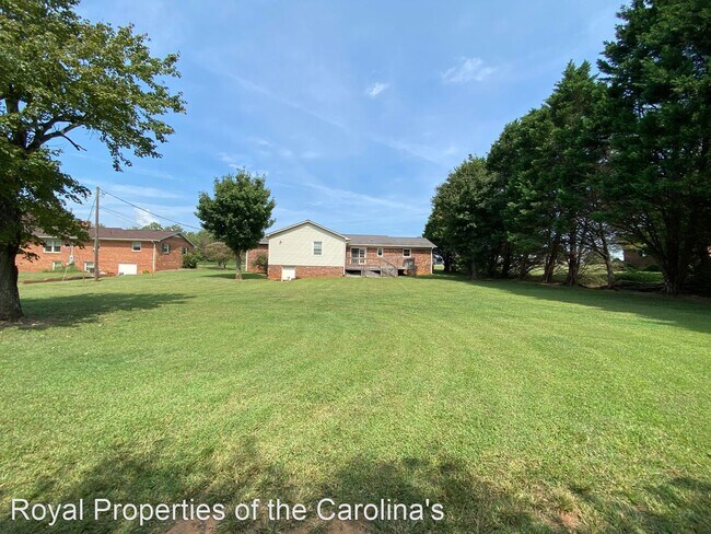 Building Photo - 4 br, 2.5 bath House - 364 York Rd