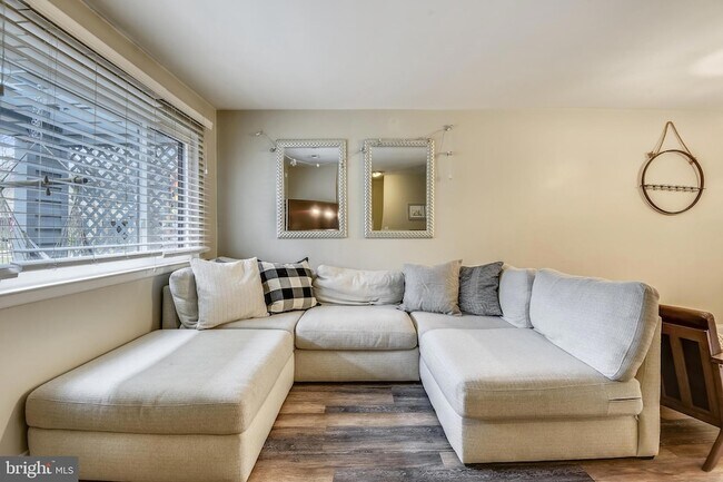 Foto del edificio - 1059 Cedar Ridge Ct