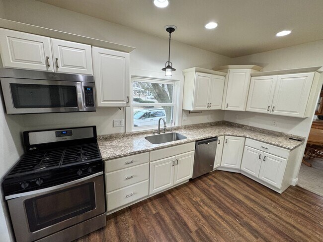 Foto del edificio - Spacious 4 Bedroom Home Available for Rent in Orange City